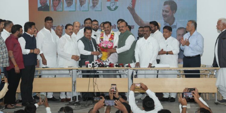 पुण्याचे माजी महापौर व राष्ट्रवादी काँग्रेसचे शहराध्यक्ष प्रशांत जगताप यांचा काँग्रेस पक्षात प्रवेश.