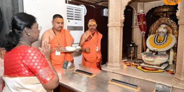 राष्ट्रपती द्रौपदी मुर्मू यांनी घेतले संत गजानन महाराज समाधीचे दर्शन
